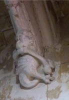Cul-de-lampe, Vouivre au dessus de la chaire de l'église de Thorigny